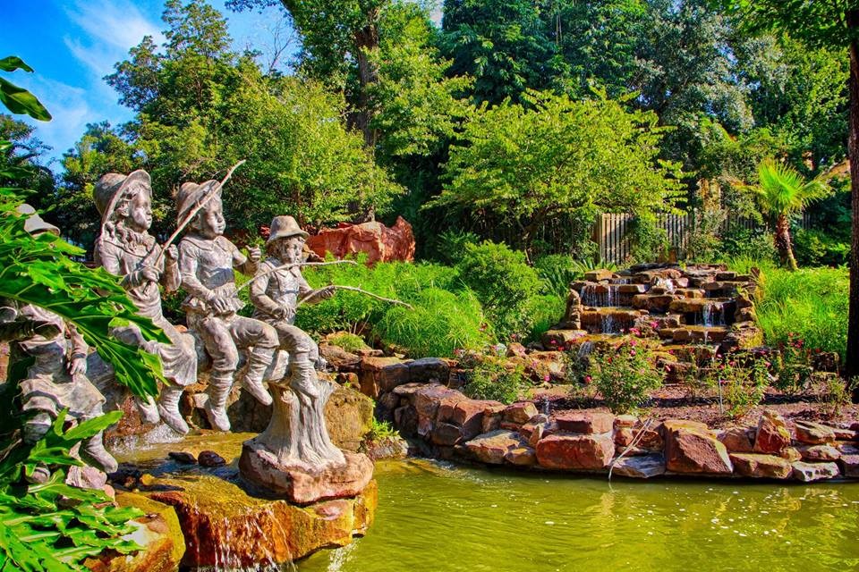 Brenner's on the Bayou just begs for a romantic stroll. 