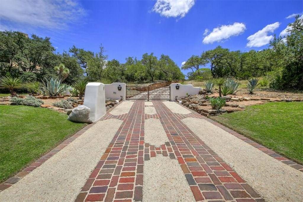 Even the entryway is grand. 