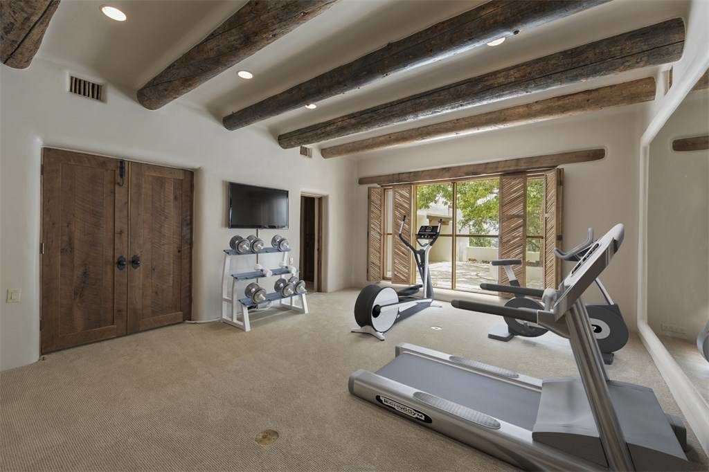 Stay in shape in this airy fitness room. 