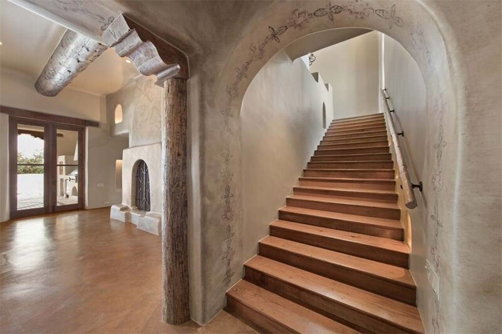 The stairway is rightfully dramatic. 