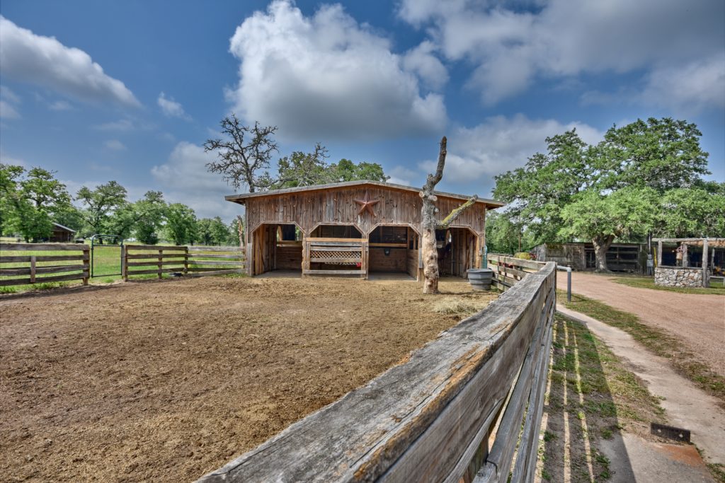 The property includes a working barn. (Photo by John Deans, Deans Imaging)