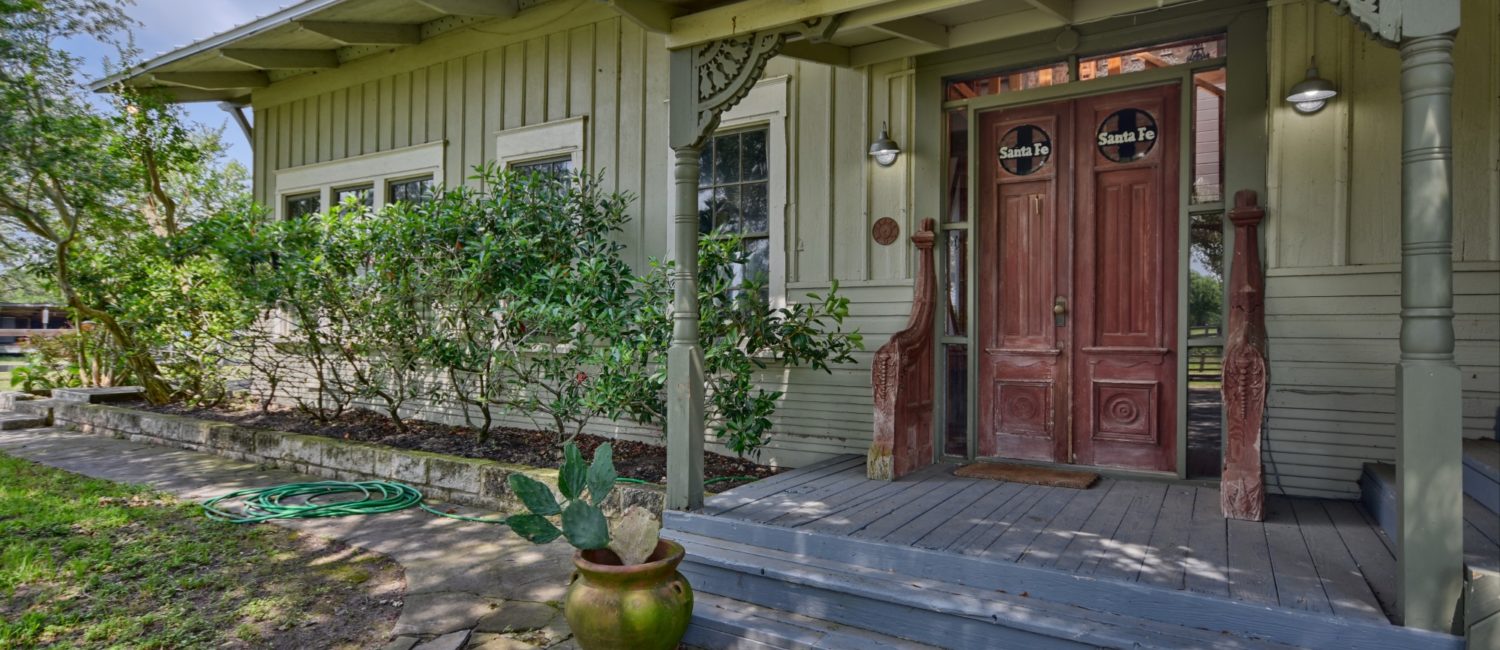 Exterior Main House Front Porch B (Photo by John Deans, Deans Imaging)