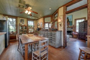 Main House Kitchen C FS (Photo by John Deans, Deans Imaging)