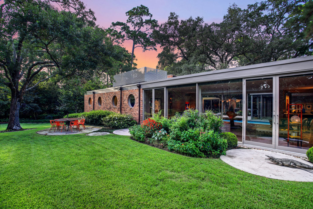 Miesian Masterpiece Mansion in River Oaks Hits Market With Plenty
