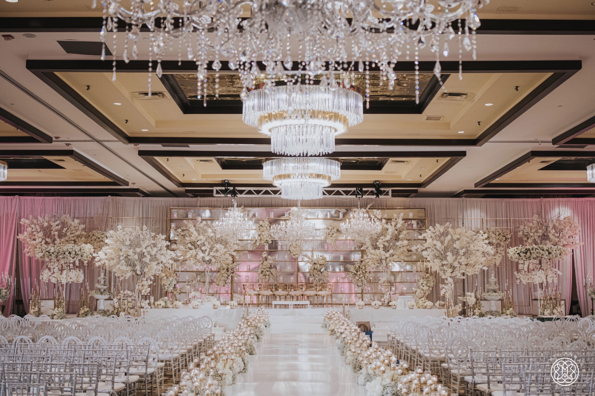 Las Vegas Nightclub Comes to Life in Dallas for This Dreamy Wedding, image size:2000x1333