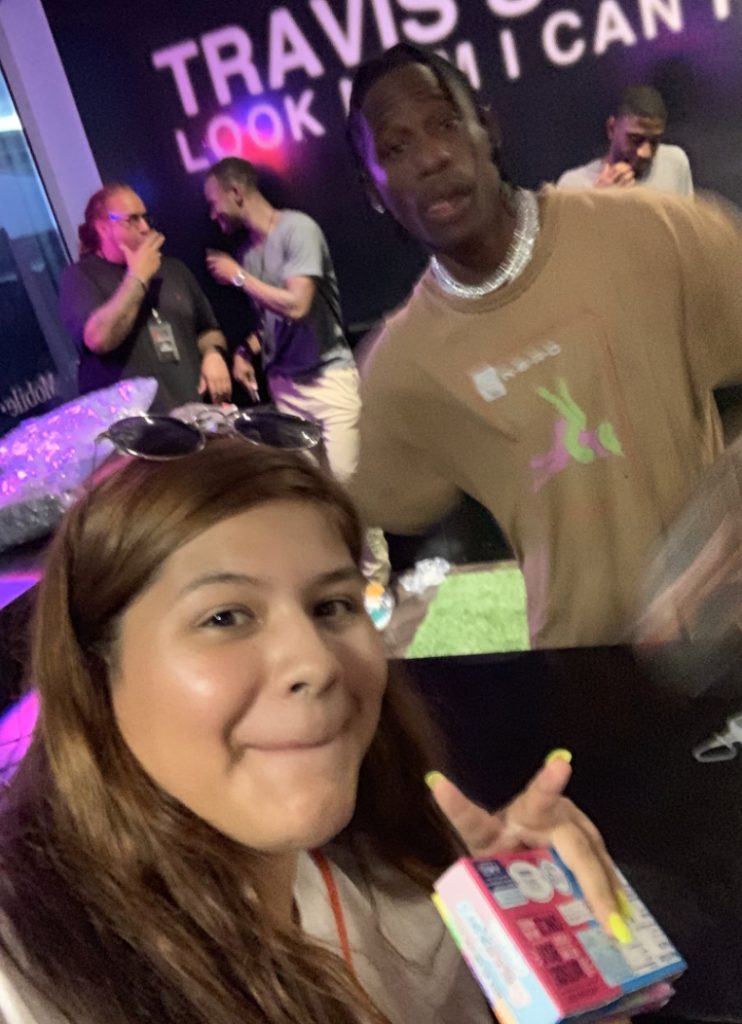 Travis Scott loves his fans. (Photo by @galaslit). 