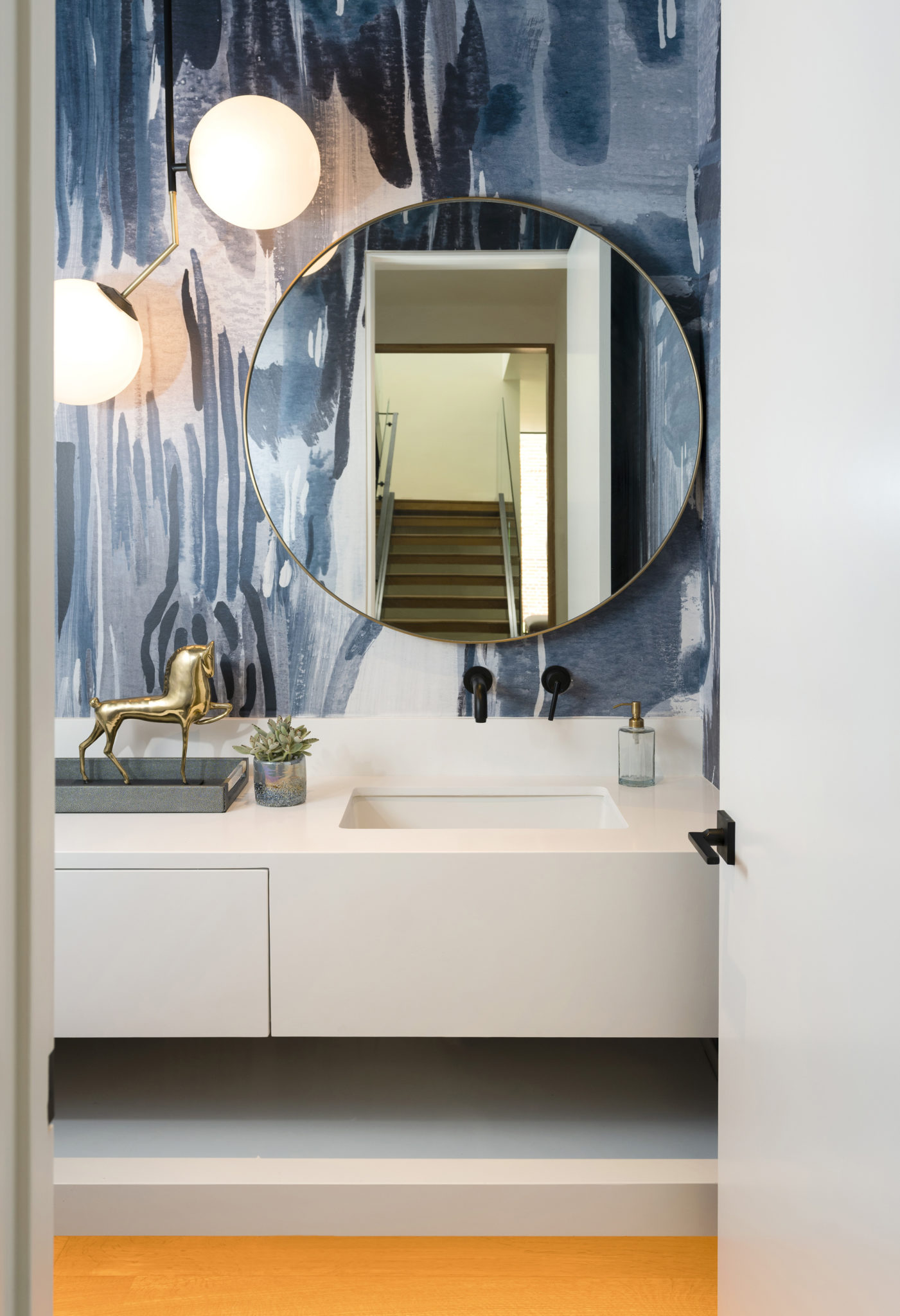 University Boulevard, Powder Room, studioMET Architects (Photography by Jack Thompson)
