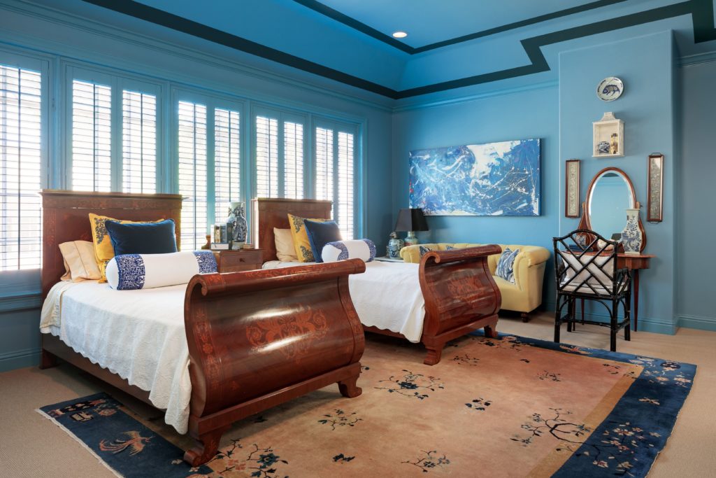 Blue brings peace to this bedroom. 