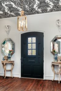 4512 north versailles entry