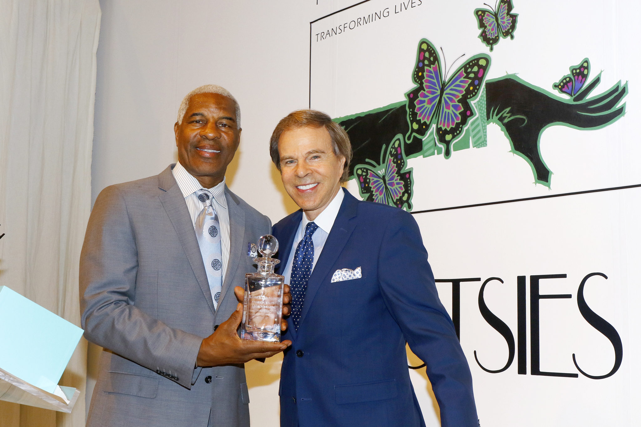 Everson Walls accepting the Inaugural Everson Walls Legacy Award with Scott Murray, emcee