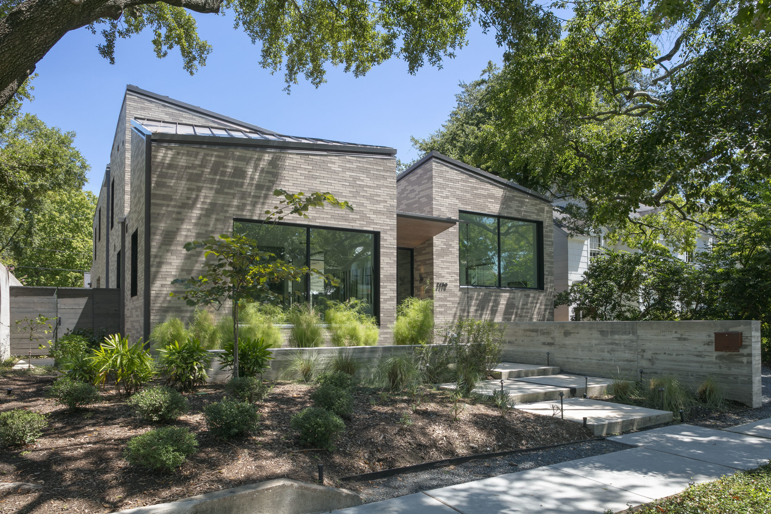 2250 Albans by CONTENT Architecture (Photo by Benjamin Hill Photography)