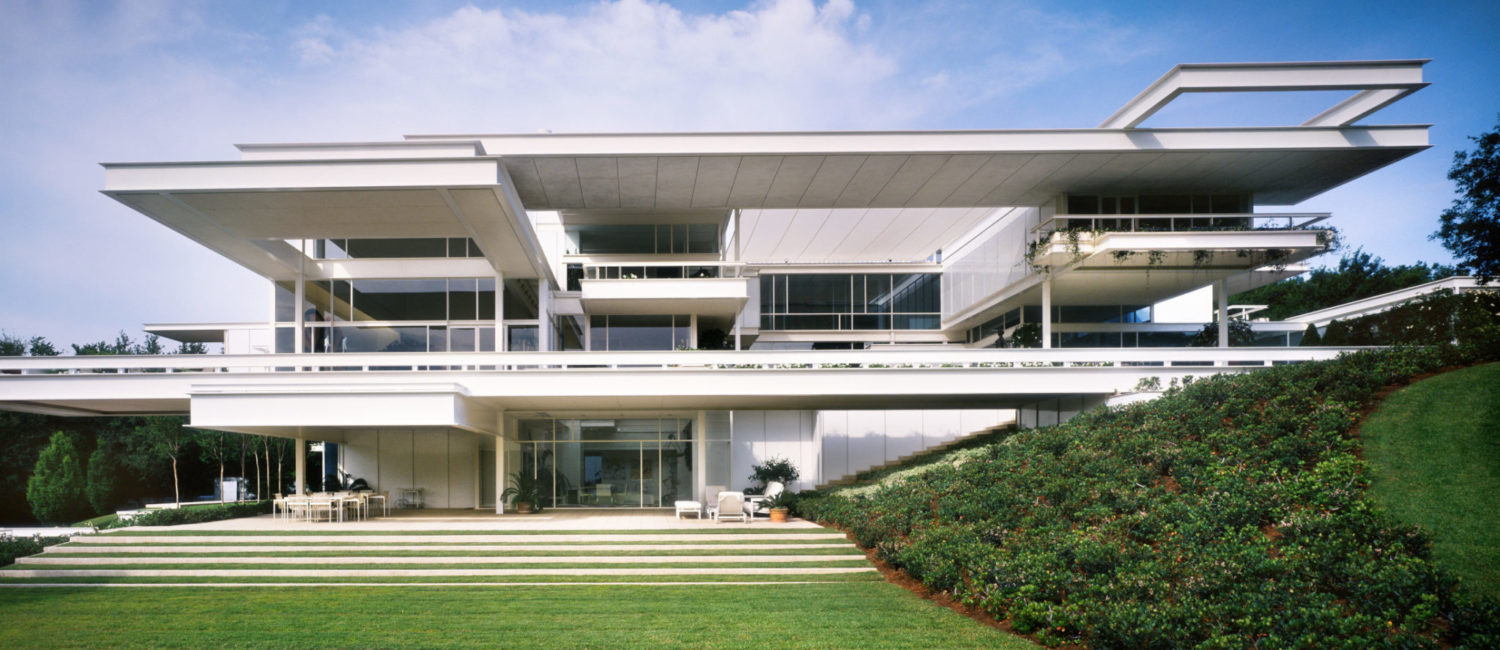 Exterior of the 1970-designed Bass house in Fort Worth. (Photo by Scott Frances/Otto)