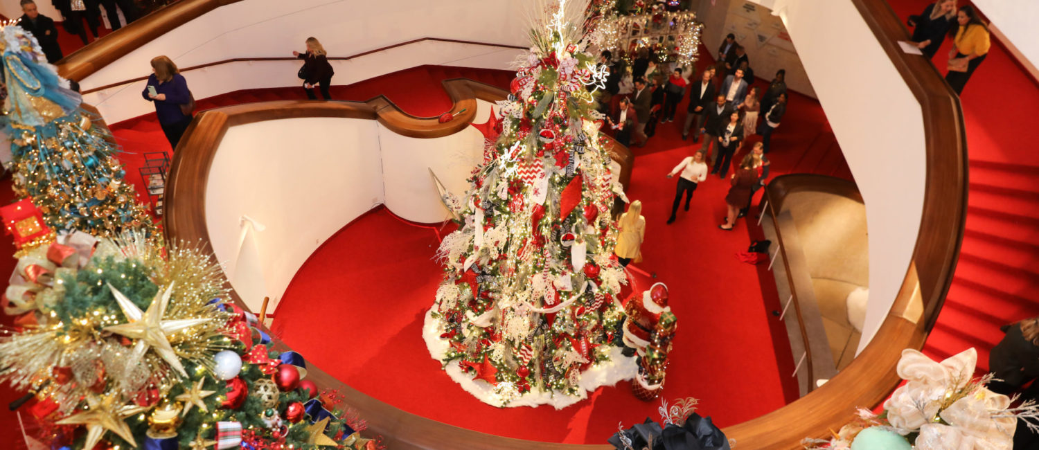 Alley Theatre 2019-20 Deck the Trees. Alley Theatre Lobby featuring the Signature Tree decorated by For All Occasions, sponsored by Occidental. Photo by Priscilla Dickson.