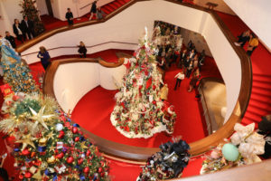 Alley Theatre 2019-20 Deck the Trees. Alley Theatre Lobby featuring the Signature Tree decorated by For All Occasions, sponsored by Occidental. Photo by Priscilla Dickson.
