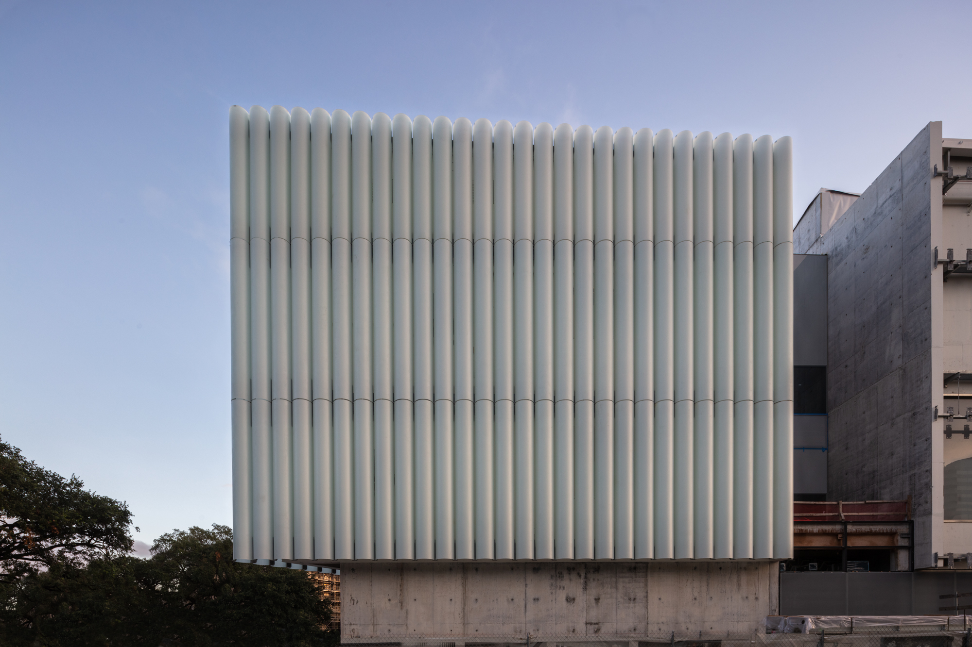 Unique element of the new Kinder Building will be its interplay of glass and concrete. (Photo © Richard Barnes)