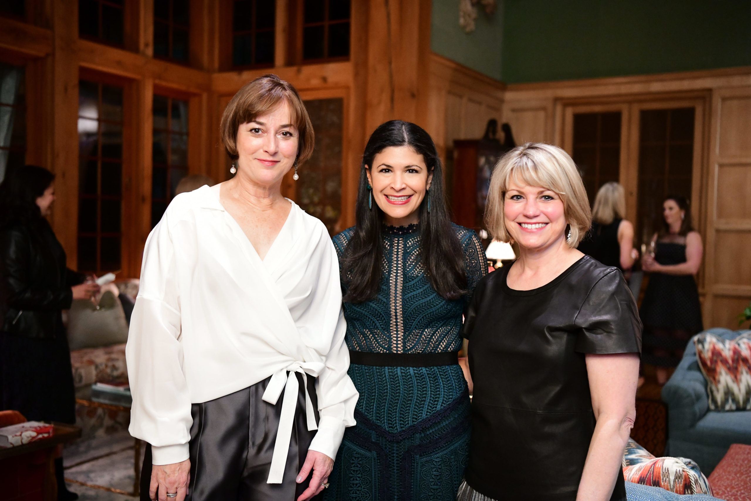 Leigh Smith, Kristy Bradshaw, Kelley Lubanko (Photo by Daniel Ortiz)