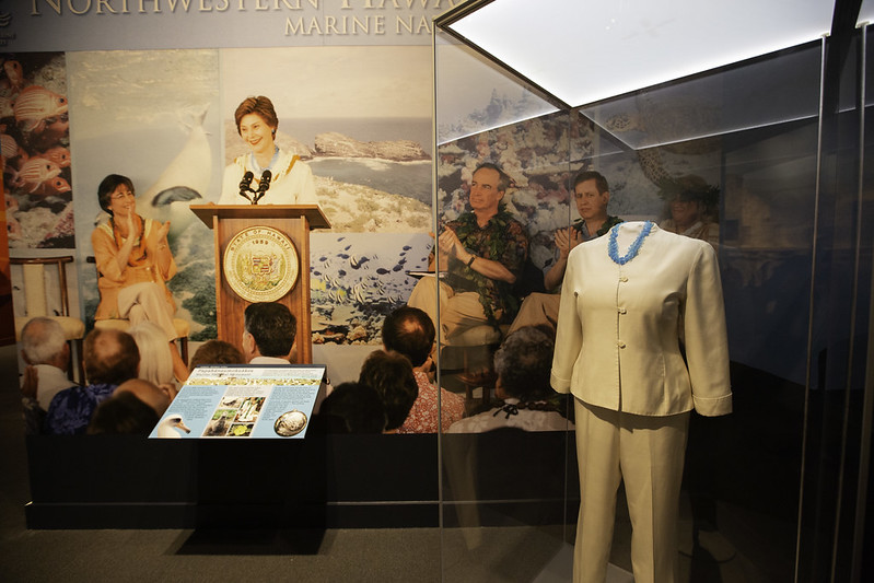 "Holiday in the National Parks: Christmas in the White House 2007" paints a picture of former First Lady Laura Bush's commitment to our country's national parks and historic sites.