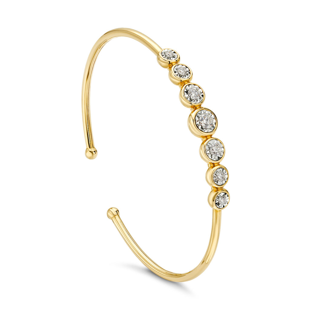 Emma Cuff with bezel-set diamonds  in 18K yellow gold.