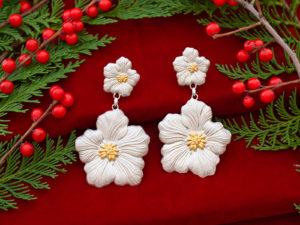 Buccellatti Blossom Gardenia pendant earrings in silver.