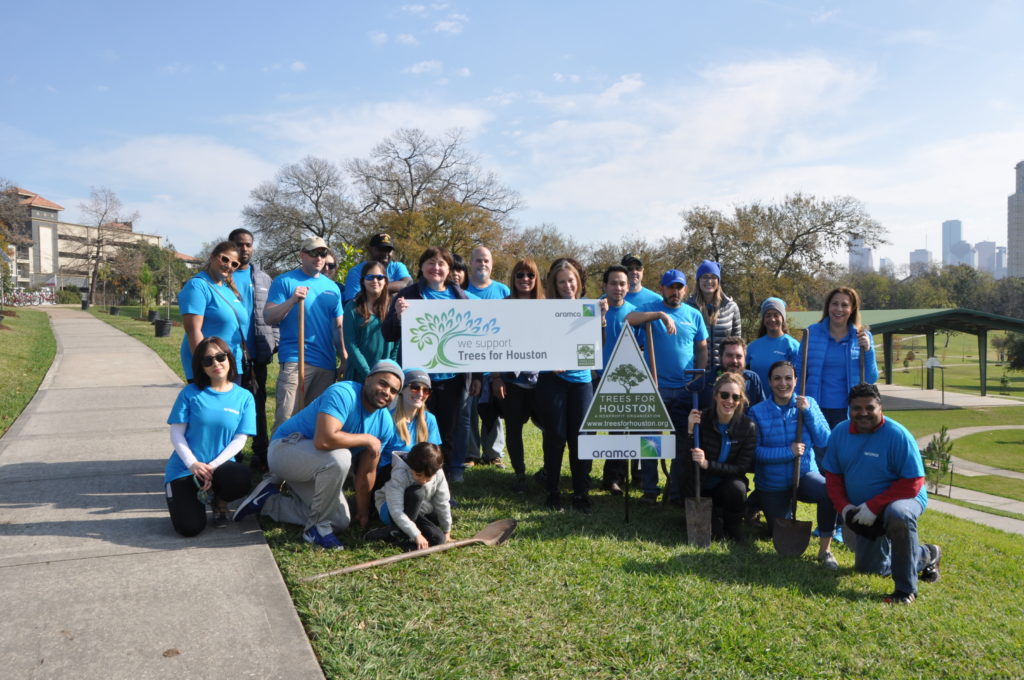 The Aramco tree planting team. (Photo by Trees for Houston)