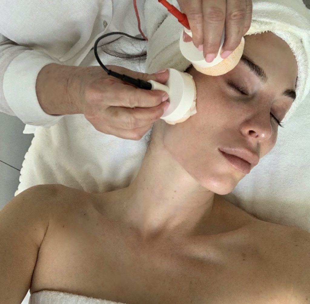 The Remodeling Face machine is a non invasive alternative to botox and fillers. 