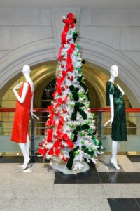 Korshak’s fashionable Christmas tree (Photo by WJNPhoto)