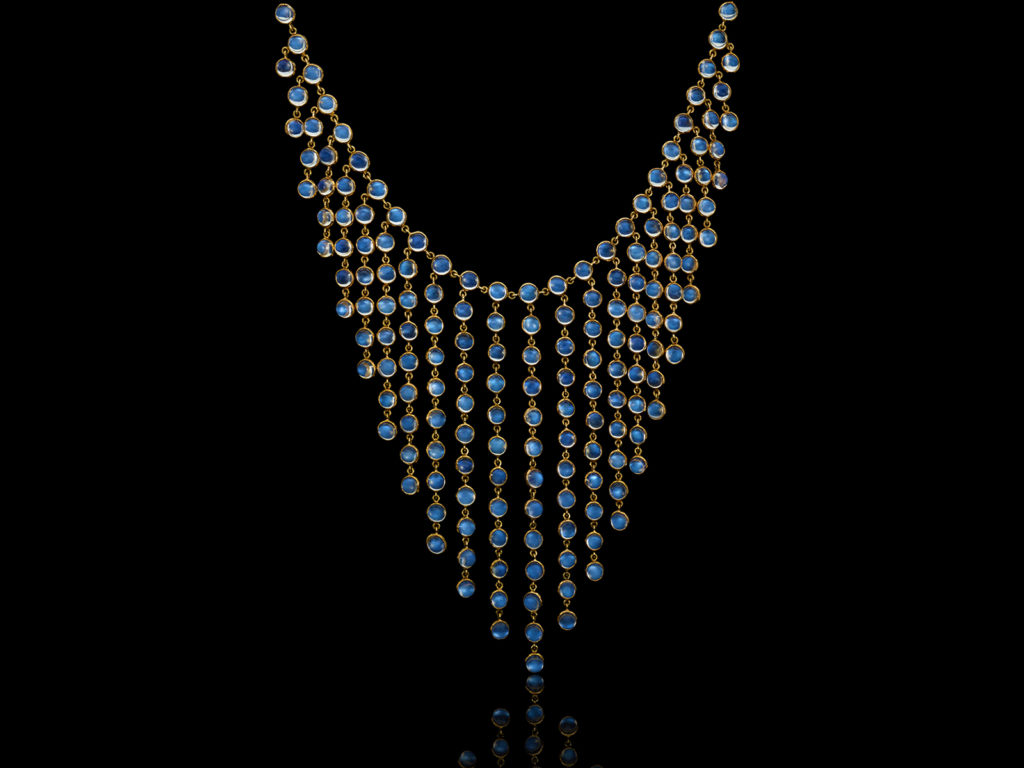 Antique Edwardian moonstone fringe necklace set in 18K yellow gold, circa 1915.