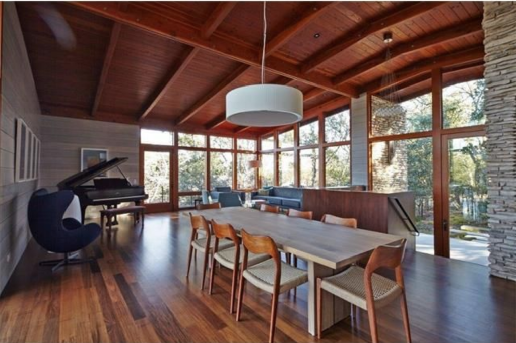 A photo of the Balcones Park home at the time that the Nix family purchased it in 2016.