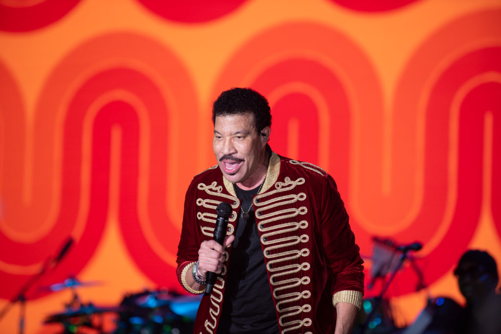 Lionel Richie wowed the crowd with favorites from the '60s, '70s and '80s.