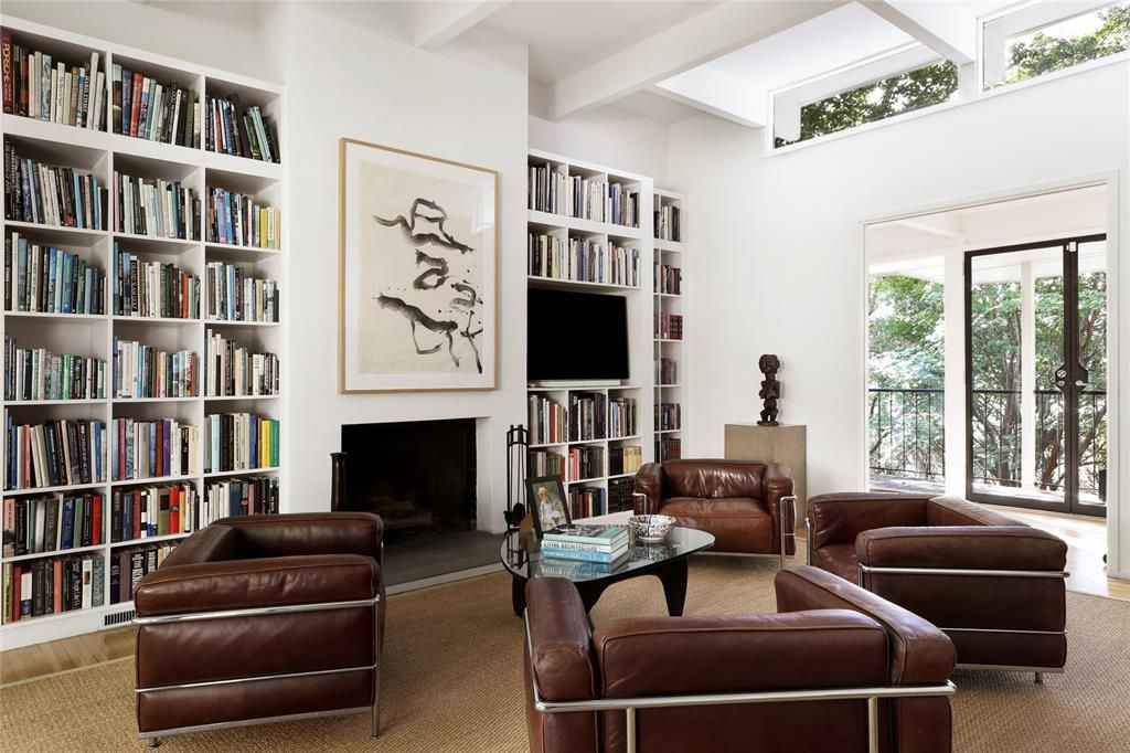 415469462-4 (Photo by Compass Real Estate )