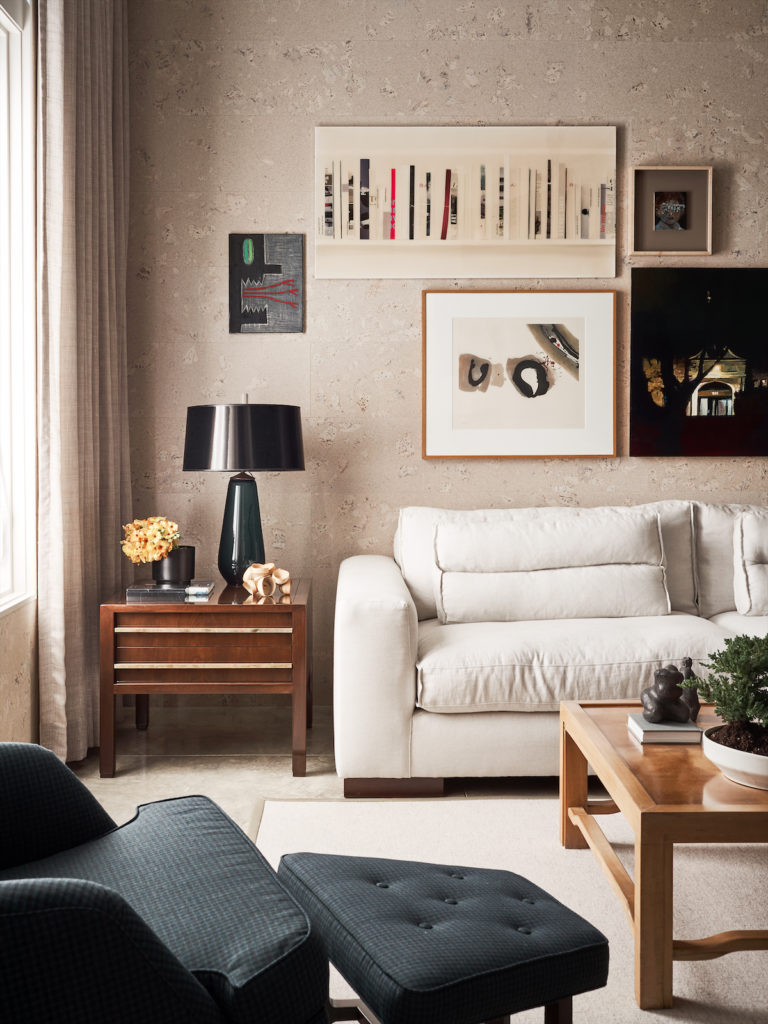 In the lounge, walls are paneled in cork. The sofa, lamps, artwork, Baker side tables, and Dunbar wing chair are all vintage from Chad Dorsey’s collection. (Photo by Stephen Karlisch)
