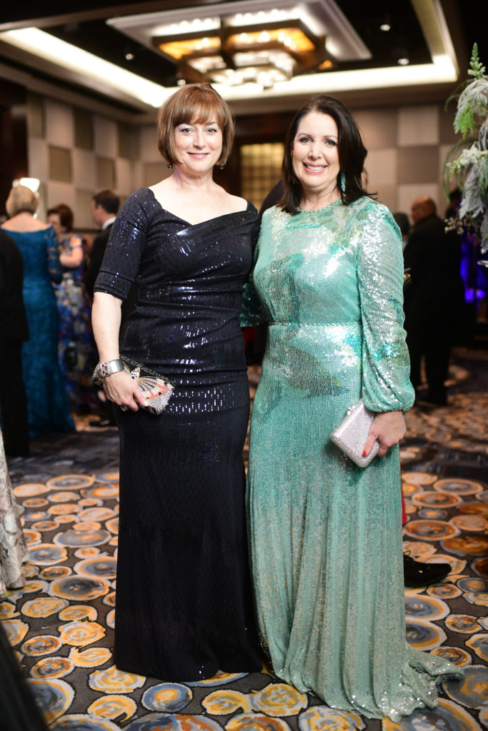 Leigh Smith in Kevan Hall, Julie Roberts in Jenny Packham (Photo by Daniel Ortiz)