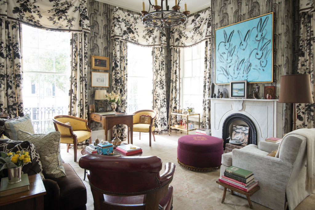 In the upstairs study, Kelly Wearstler
Crescent wallpaper, Schumacher Pyne Hollyhock draperies. Hunt Slonem painting. (Photo by Paul Costello)