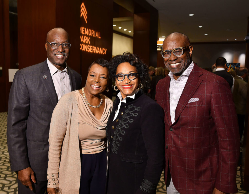 Ken & Pam Huewitt, Anita & Gerald Smith (Photo by Dave Rossman)