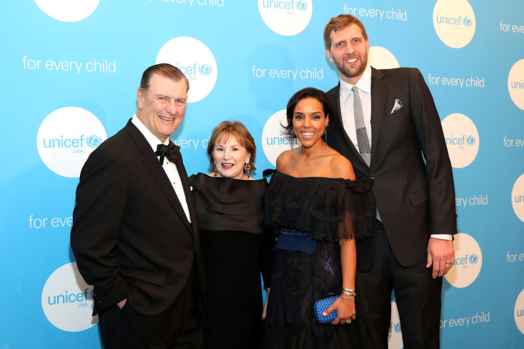 Mayor of Dallas Mike & Micki Rawlings, Jessica Nowitzki and UNICEF Ambassador Dirk Nowitzki (Photo by Rick Kern/Getty Images for UNICEF USA)