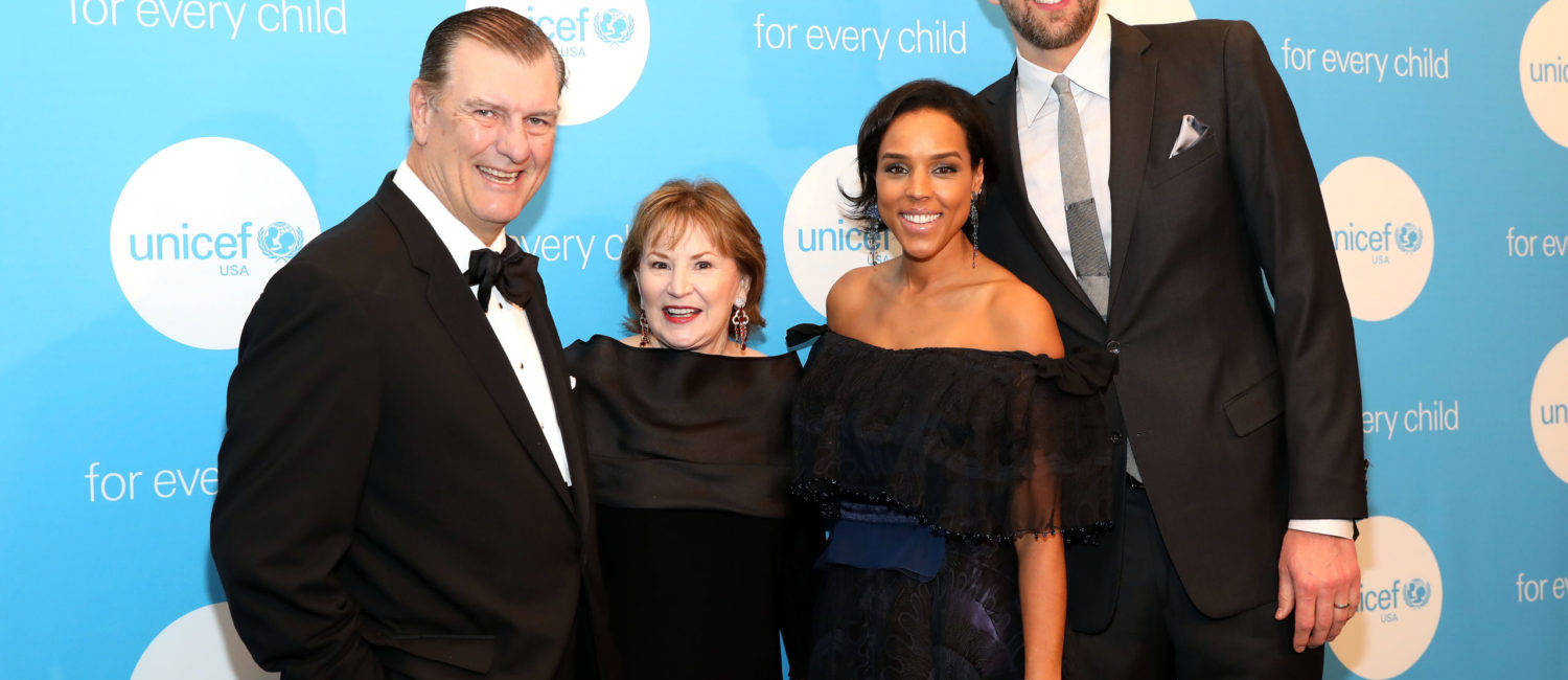 Mayor of Dallas Mike & Micki Rawlings, Jessica Nowitzki and UNICEF Ambassador Dirk Nowitzki (Photo by Rick Kern/Getty Images for UNICEF USA)