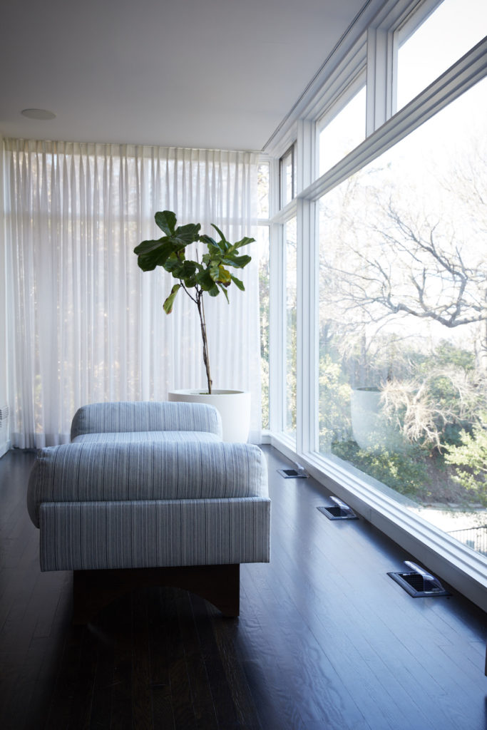Custom daybed by Fernando Canchola Furniture, Fort Worth. (Photo by Pär Bengtsson)