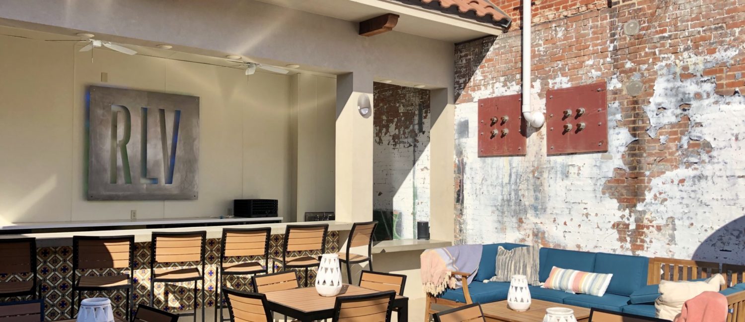 Rancho Loma Vineyards courtyard bar