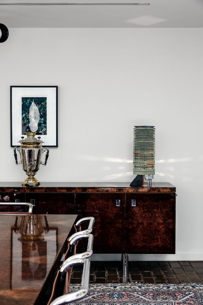 Brazilian rosewood-and-chrome dining table and credenza by Brochsteins attest to the company’s command of wood. Mies van der Rohe Cantilever chairs. Charles Mary Kubricht leaf image. Post-modern lamp with movable acrylic components chosen by Walsh. Samovar from Raymond’s maternal grandmother brought from Poland to Wharton, Texas in 1903. (Photo by Pär Bengtsson)
