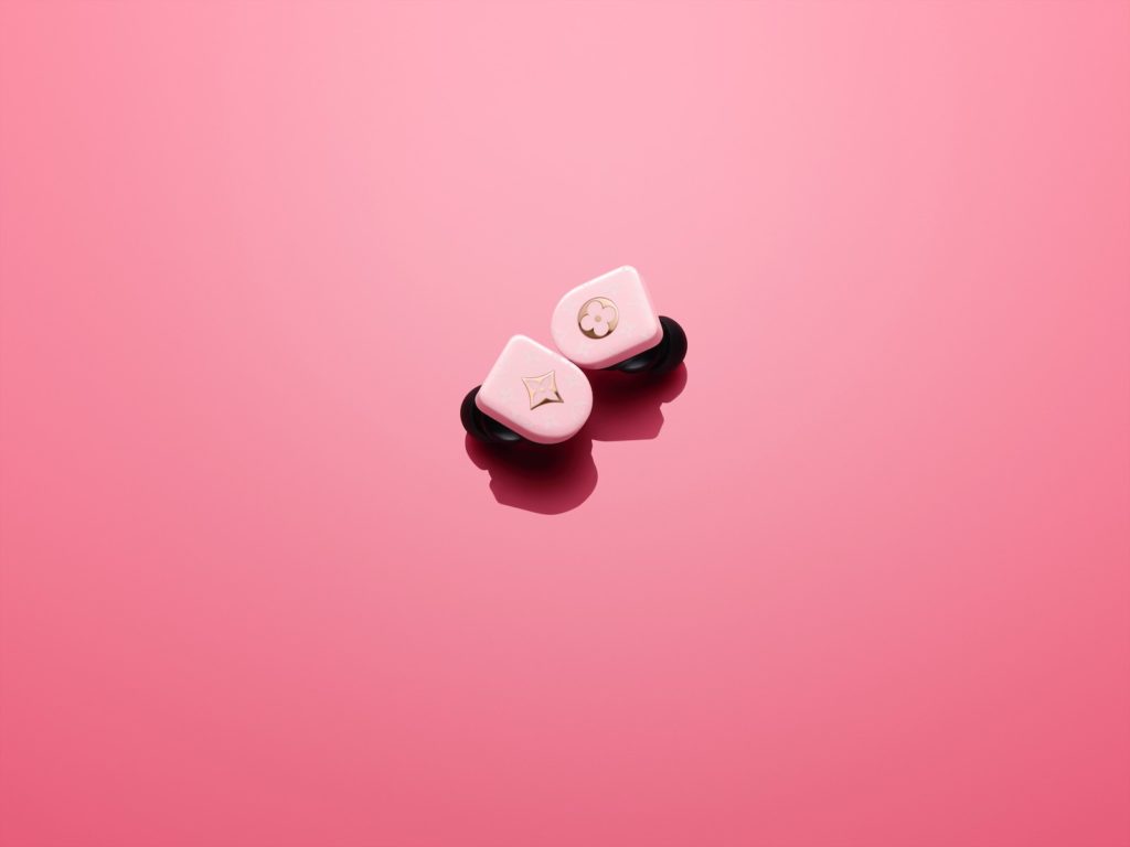 notes on fashion – 244 4×6 KEEP BACKGROUND LV Earphones Horizon Pink