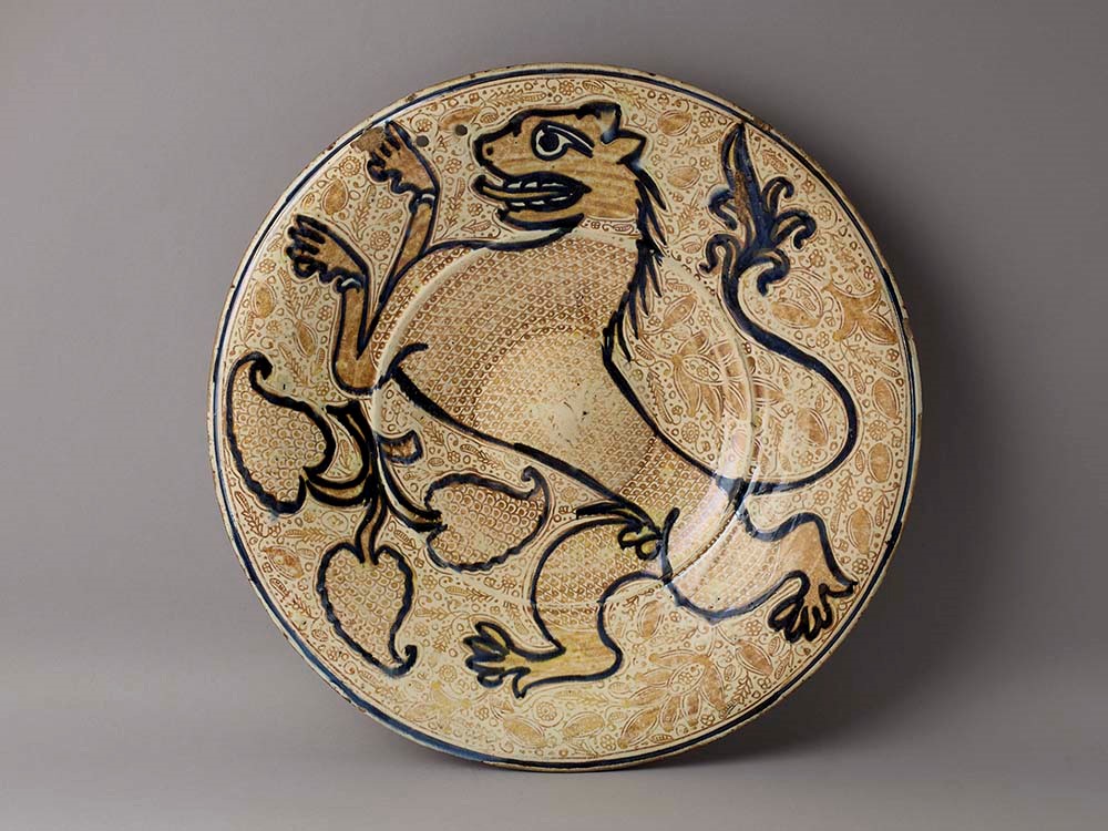 Manises, "Plate," c. 1500-1515, tin-glazed earthenware with cobalt and luster, the Hispanic Society of America
