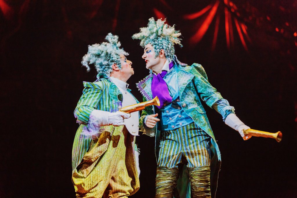 The weird clown Rom Com adds a sweet soul to the story. (Photo by Photos Marie-Andrée Lemire / Costumes Dominique Lemieux / Cirque du Soleil 2019 )