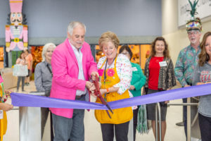Event planner Kirksey Gregg and Houston Ballet Nutcracker Market CEO Patsy Chapman cut the ribbon on the 2019 Spring Market. (Photo by Fulton Davenport, PWL Studio)