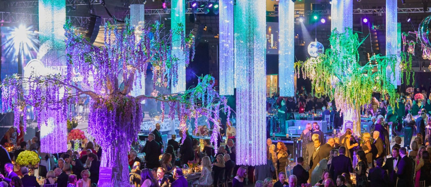 Ballroom decor (2) (Photo by Steve Wrubel)