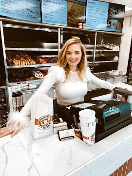 Entrepreneurial artist Reagan Corbett ingeniously planned the perfect storm of Houston Artists with a local foodie favorite. 