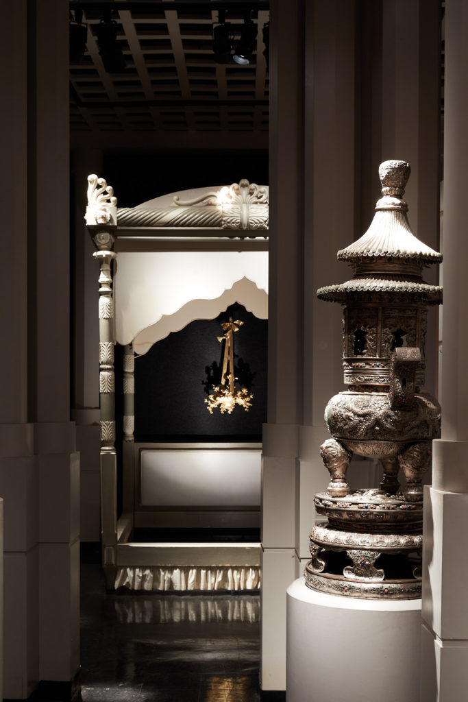 English canopy bed, 1930, made for a diplomat in India. (Photo by Pär Bengtsson)