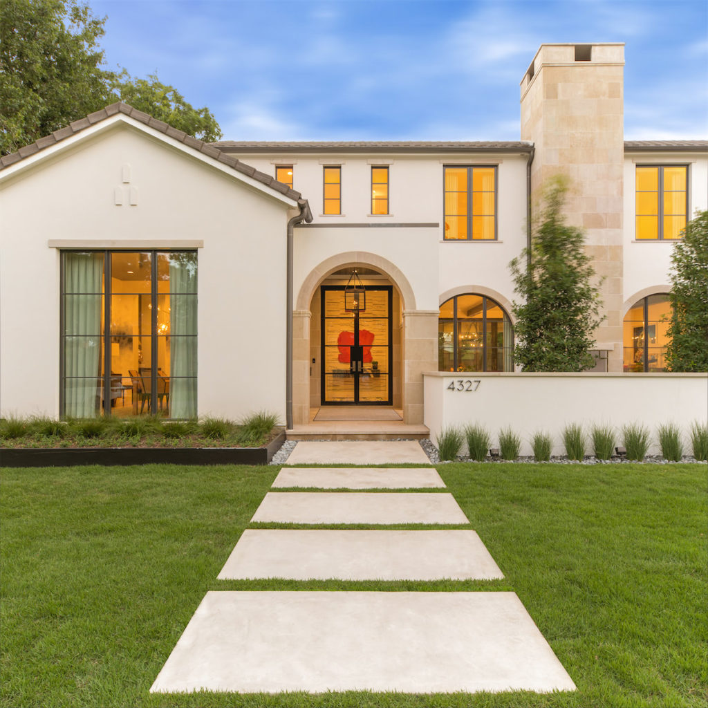 Philip Thomas Vanderford teamed up with Jennifer Klos to design a Preston Hollow home. (Photo by Costa Christ Media)