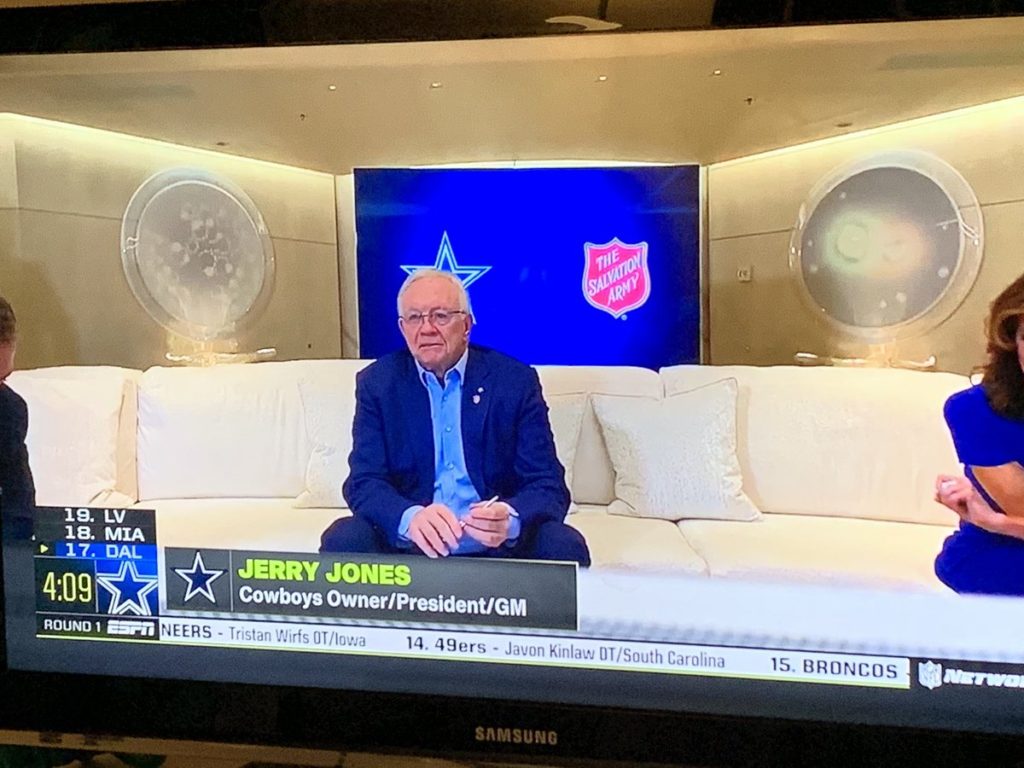 Jerry Jones' NFL Draft setup brought plenty of TV and Twitter attention.