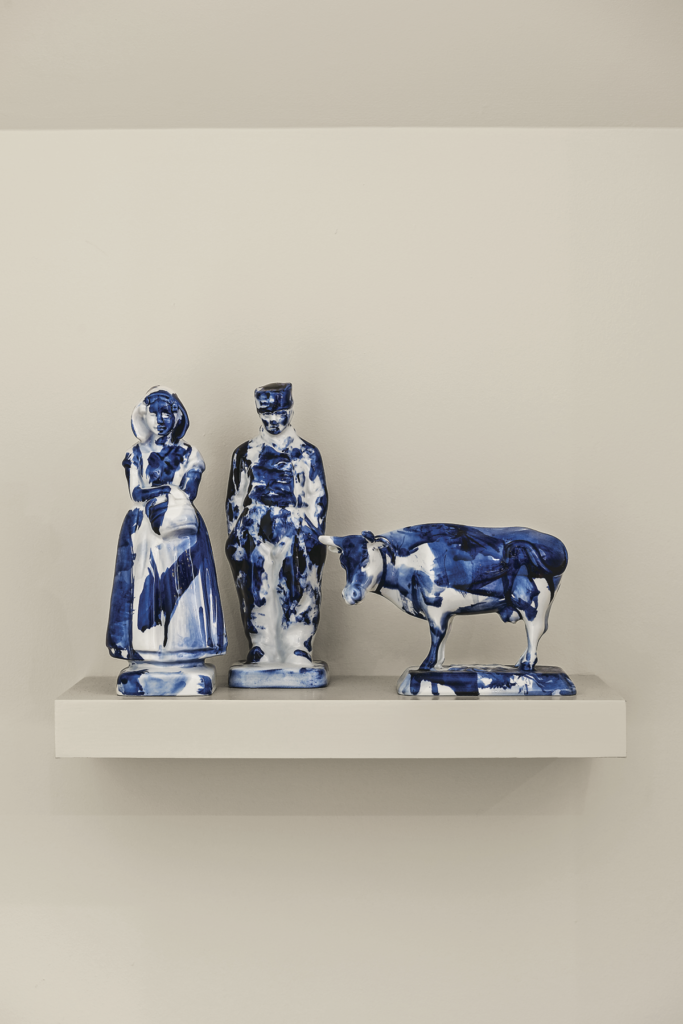 Greg Fourticq, published December 2016. Photographed by Peter Molick. In Greg Fourticq’s 1982 Frank Welch-designed home is Marcel Wanders’ One Minute Delft Blue figures, one of many reductive design elements. 