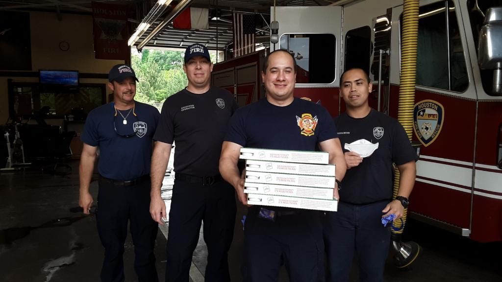 Astros pizza firefighters